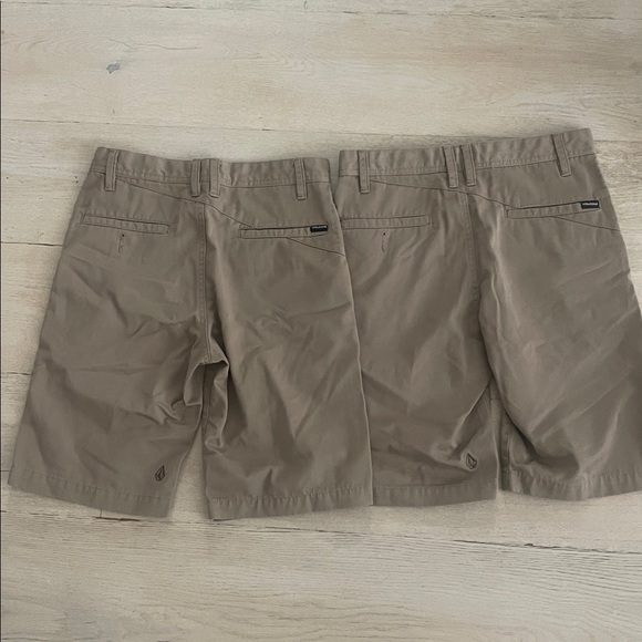 Bundle of Volcom shorts - Picture 3 of 4